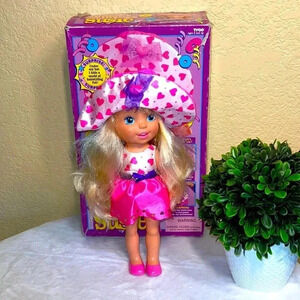 Surprise hat Susie doll